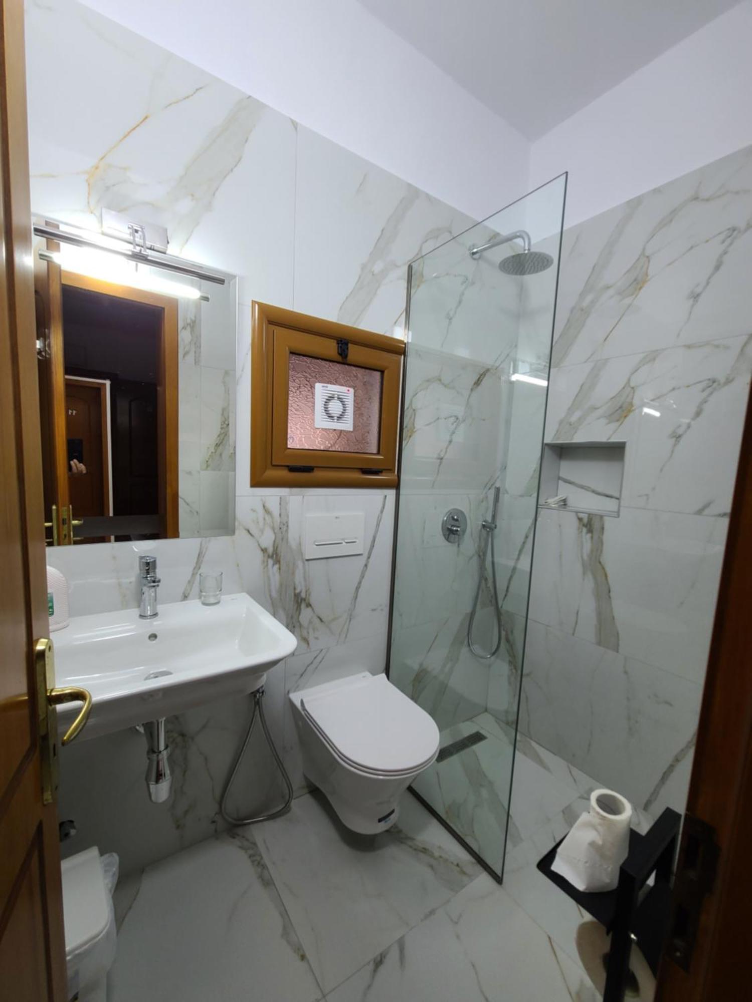 Hotel Martini Vlore Ngoại thất bức ảnh