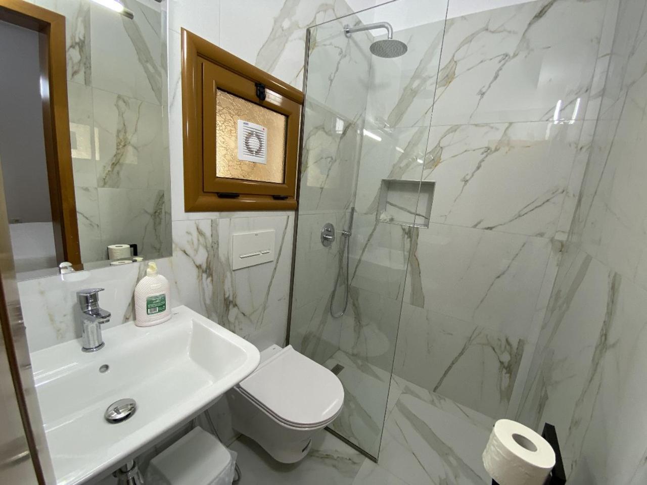 Hotel Martini Vlore Ngoại thất bức ảnh