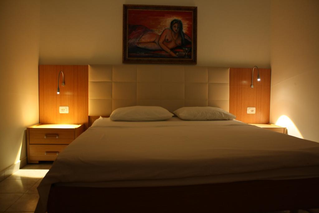 Hotel Martini Vlore Phòng bức ảnh